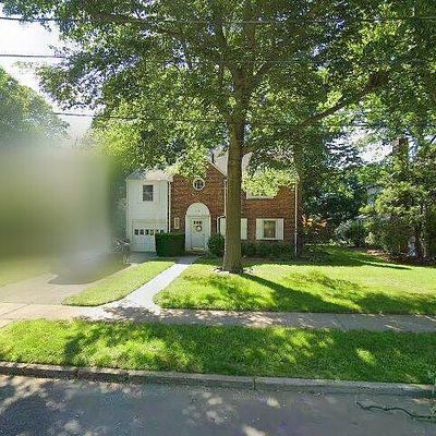 1076 Bromley Ave, Teaneck, NJ 07666