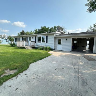 108 8 Th St Sw, Roseau, MN 56751