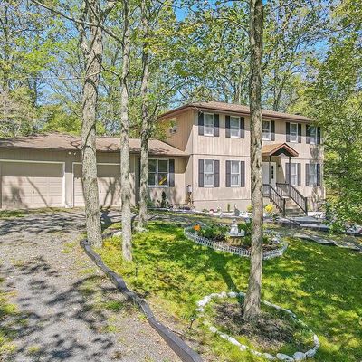 108 Hobbit Dr, Tamiment, PA 18371