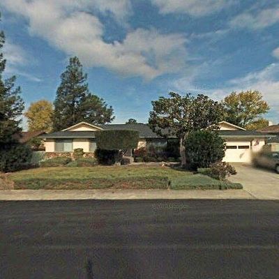 111 Donald Dr, Hollister, CA 95023