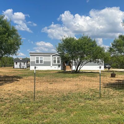 111 Cr 2667, Devine, TX 78016