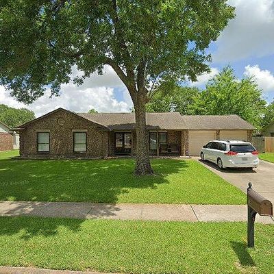 1112 W Castlewood Ave, Friendswood, TX 77546