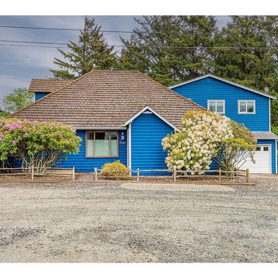 1127 S Pine St, Newport, OR 97365