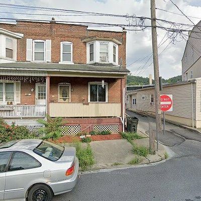 1026 Cherokee St, Fountain Hill, PA 18015