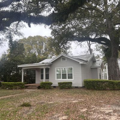 1034 E 8th Avenue, Graceville, FL 32440