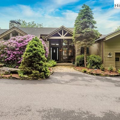 1042 Club Cliffs Dr, Linville, NC 28646