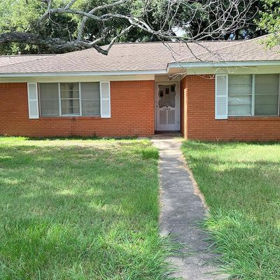 1202 Linnwood St, El Campo, TX 77437