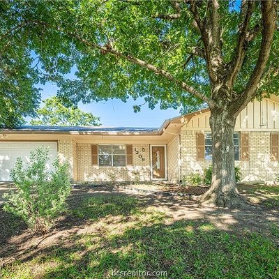 1209 Woodson Ln, Brenham, TX 77833