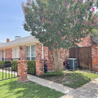 1243 Roaring Springs Rd, Fort Worth, TX 76114