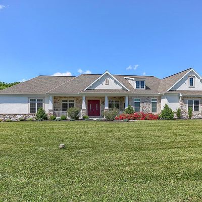 125 Willow Creek Lane, Hummelstown, PA 17036