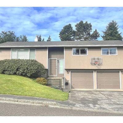 1289 Ford Ln, North Bend, OR 97459