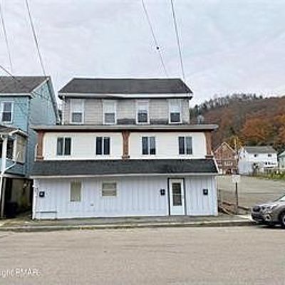 129 E Railroad St, Nesquehoning, PA 18240