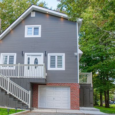 1173 Tree Top Dr, Tobyhanna, PA 18466