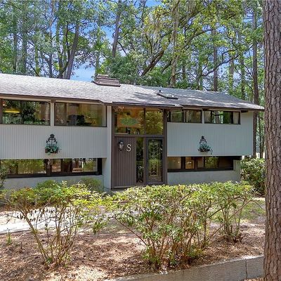 12 Gloucester Rd, Hilton Head Island, SC 29928