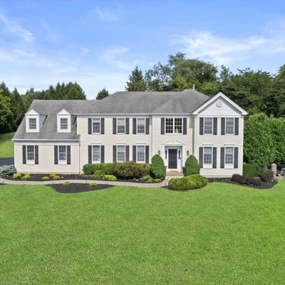 14 Midvale Dr, Pittstown, NJ 08867