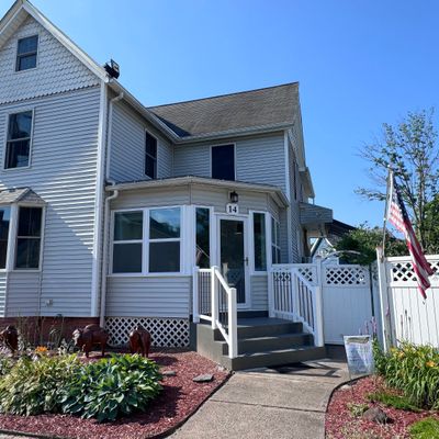 14 Olive St, Windsor Locks, CT 06096