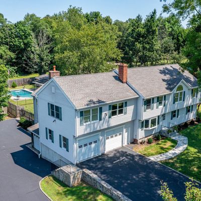 14 Pilgrim Ln, Sandy Hook, CT 06482