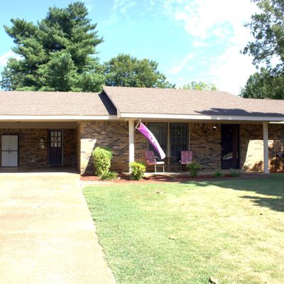 1411 Windsor Dr, Tuscumbia, AL 35674