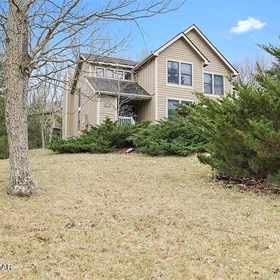 142 Pine Ct, Tannersville, PA 18372