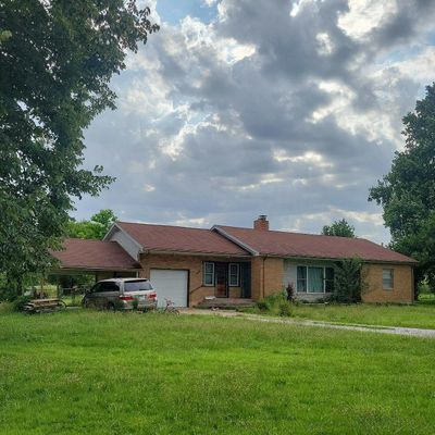 145 Crescent Dr, Lebanon, MO 65536