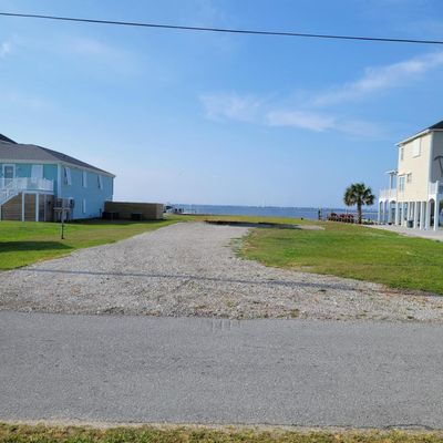 147 Salty Shores Point Dr, Newport, NC 28570