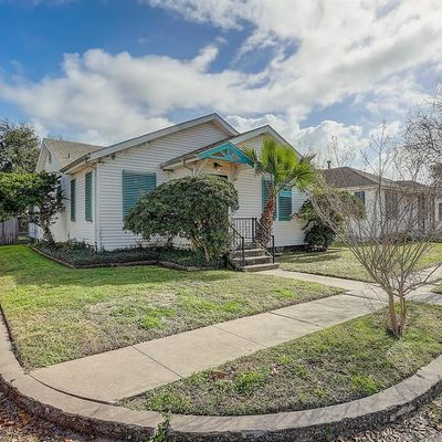 1306 Bowie Dr, Galveston, TX 77551