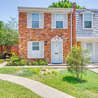 1307 Roaring Springs Rd, Fort Worth, TX 76114