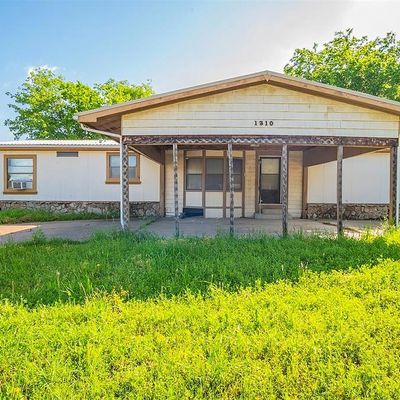 1310 Honeysuckle Dr, Mansfield, TX 76063