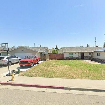 1361 Almond St, Selma, CA 93662