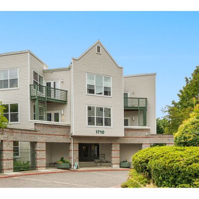 1710 S Harbor Way, Portland, OR 97201