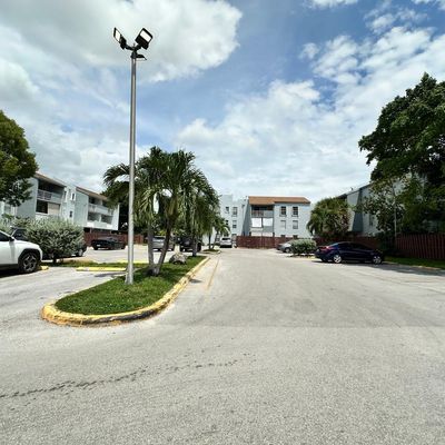 1725 W 60th St, Hialeah, FL 33012