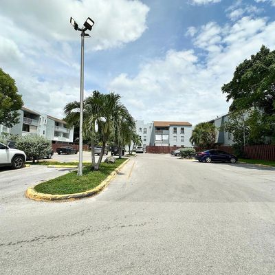 1725 W 60 Th St #F307, Hialeah, FL 33012