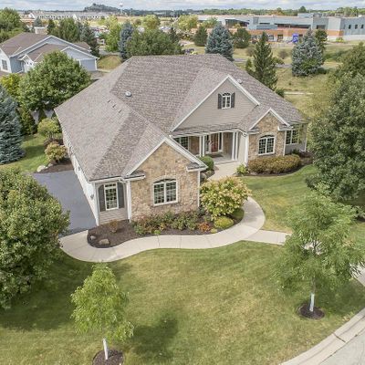 1742 Springhaven Ct, Oconomowoc, WI 53066