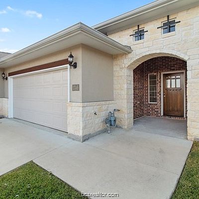 1746 Heath Dr, College Station, TX 77845