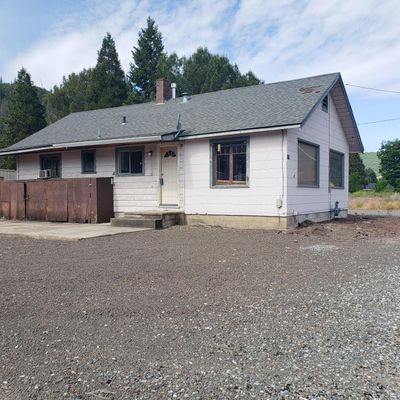 175 Rogue River Highway, Central Point, OR 97502