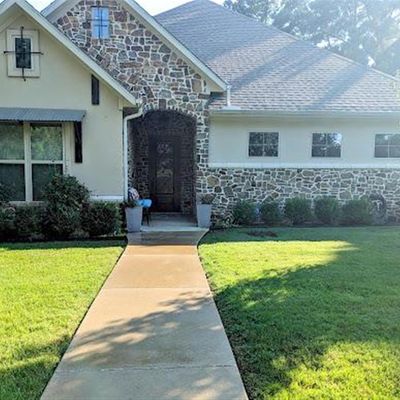 17595 Regal Row, Flint, TX 75762