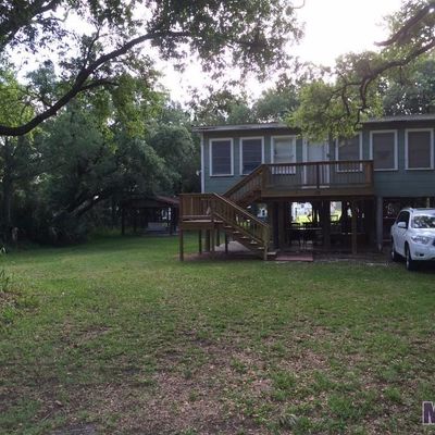 176 Smith Ln, Grand Isle, LA 70358