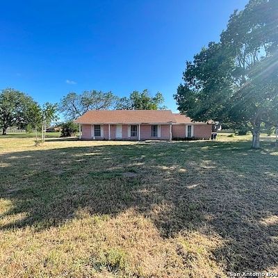 1519 E Sarah Dewitt Dr, Gonzales, TX 77629