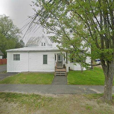 16 Park St, Madison, ME 04950