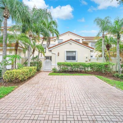 1605 Seagrape Way, Hollywood, FL 33019