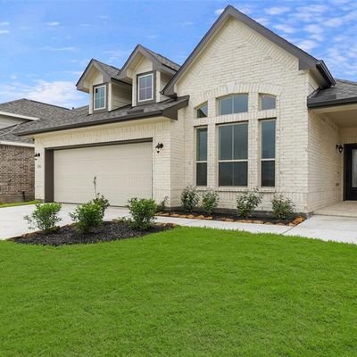 1950 Middle Pass Lane, Angleton, TX 77515