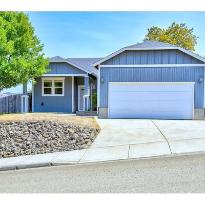 196 Grayson St, Roseburg, OR 97471