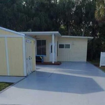 196 Plantation Dr, Titusville, FL 32780