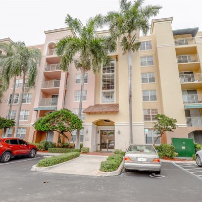 19601 E Country Club Dr, Aventura, FL 33180