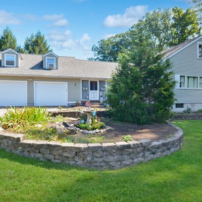 2 Anthes Ave, Sandy Hook, CT 06482