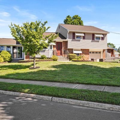 2 Bow Rd, Trenton, NJ 08690