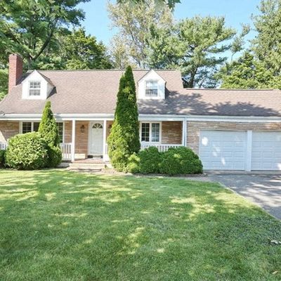 2 Pine Dr, Bergenfield, NJ 07621