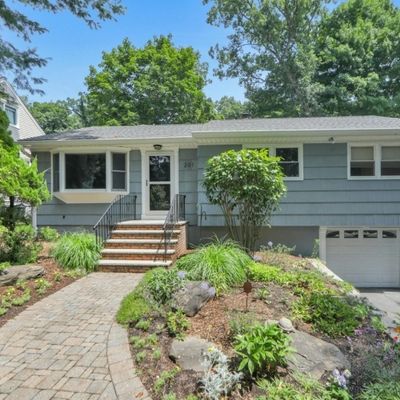 201 Hiawatha Blvd, Oakland, NJ 07436