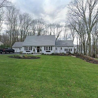 201 Minnechaug Dr, Glastonbury, CT 06033