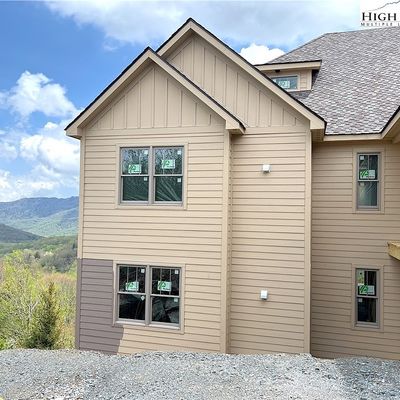 202 Ridgeline Drive, Sugar Mountain, NC 28604